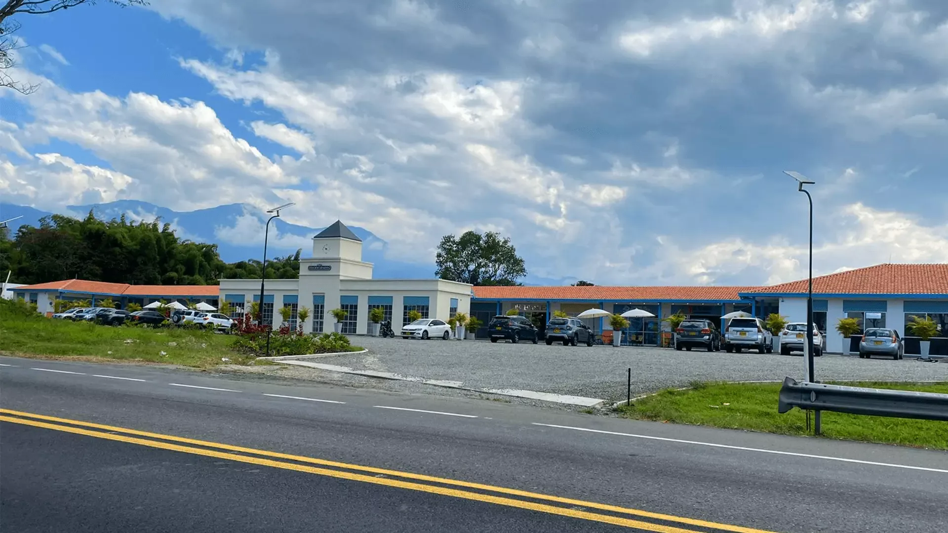 Mall comercial Estación Armenia en la vía Armenia-El Caimo